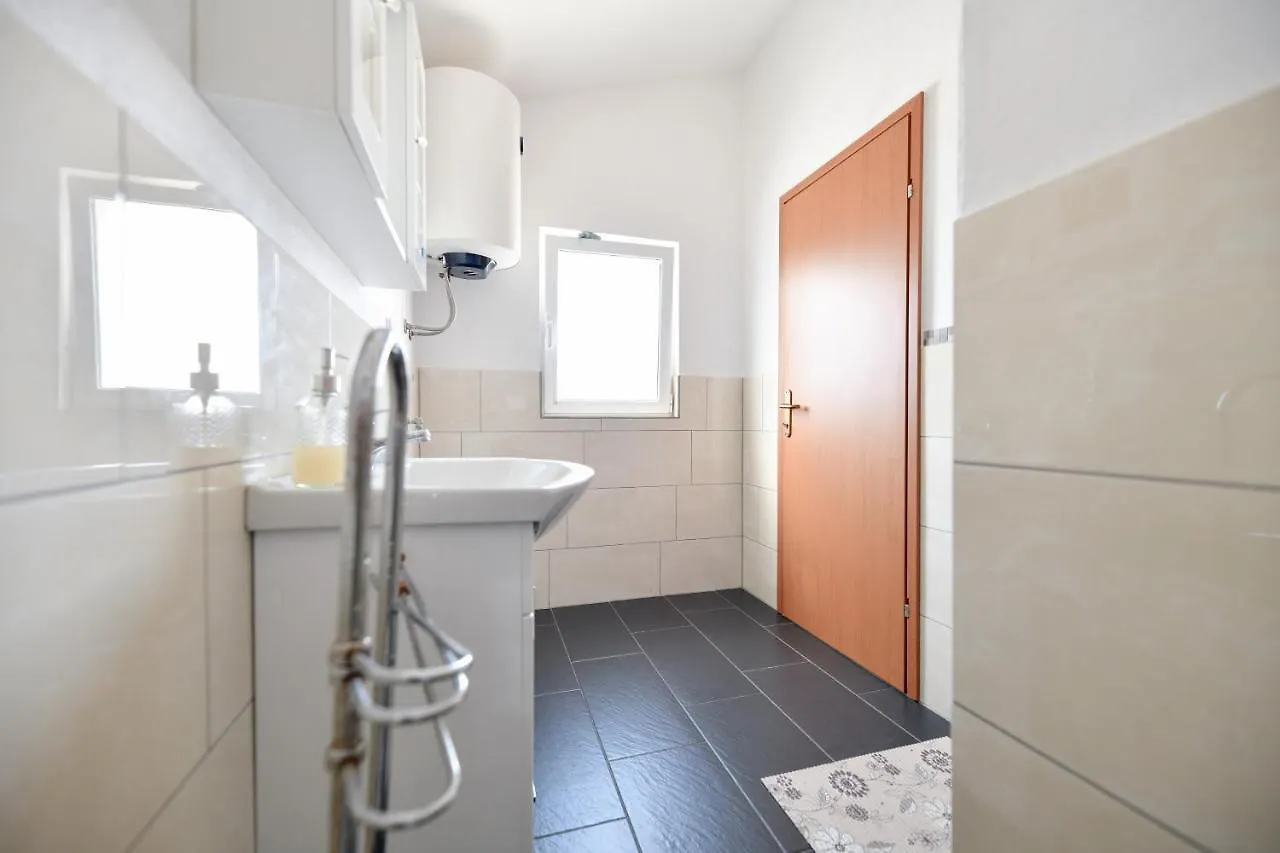 Apartment Jaga Vir 0*,